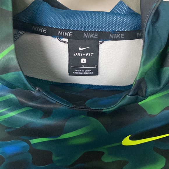 Boys Nike Dri-Fit Hoodie. Excellent Used Condition. Boys Size Large - Picture 5 of 5